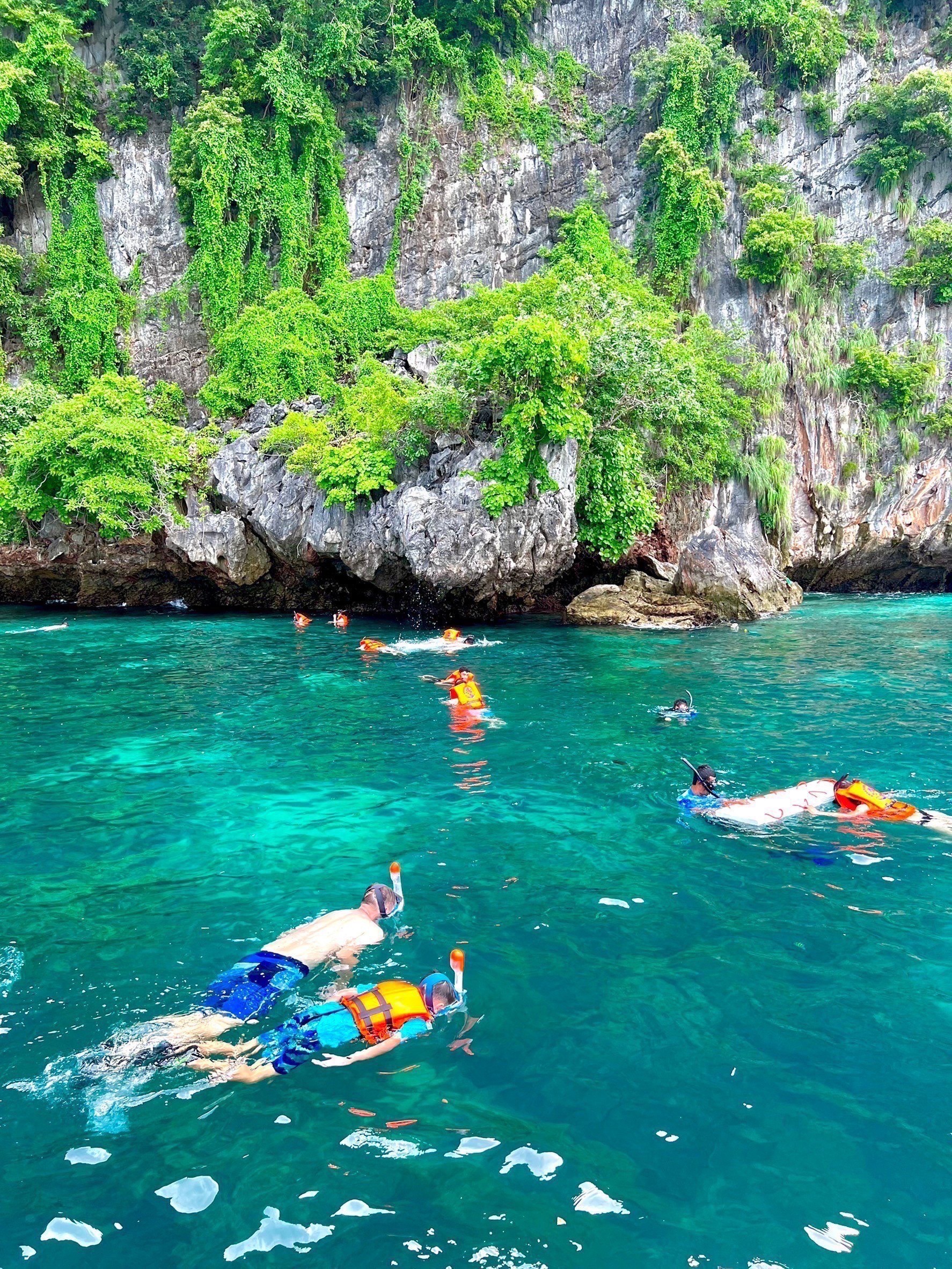 Phi Phi + Maya bay + Bamboo Island by Luxury Speed Catamaran Boat Premium Service (Maximum 30 Pax) 