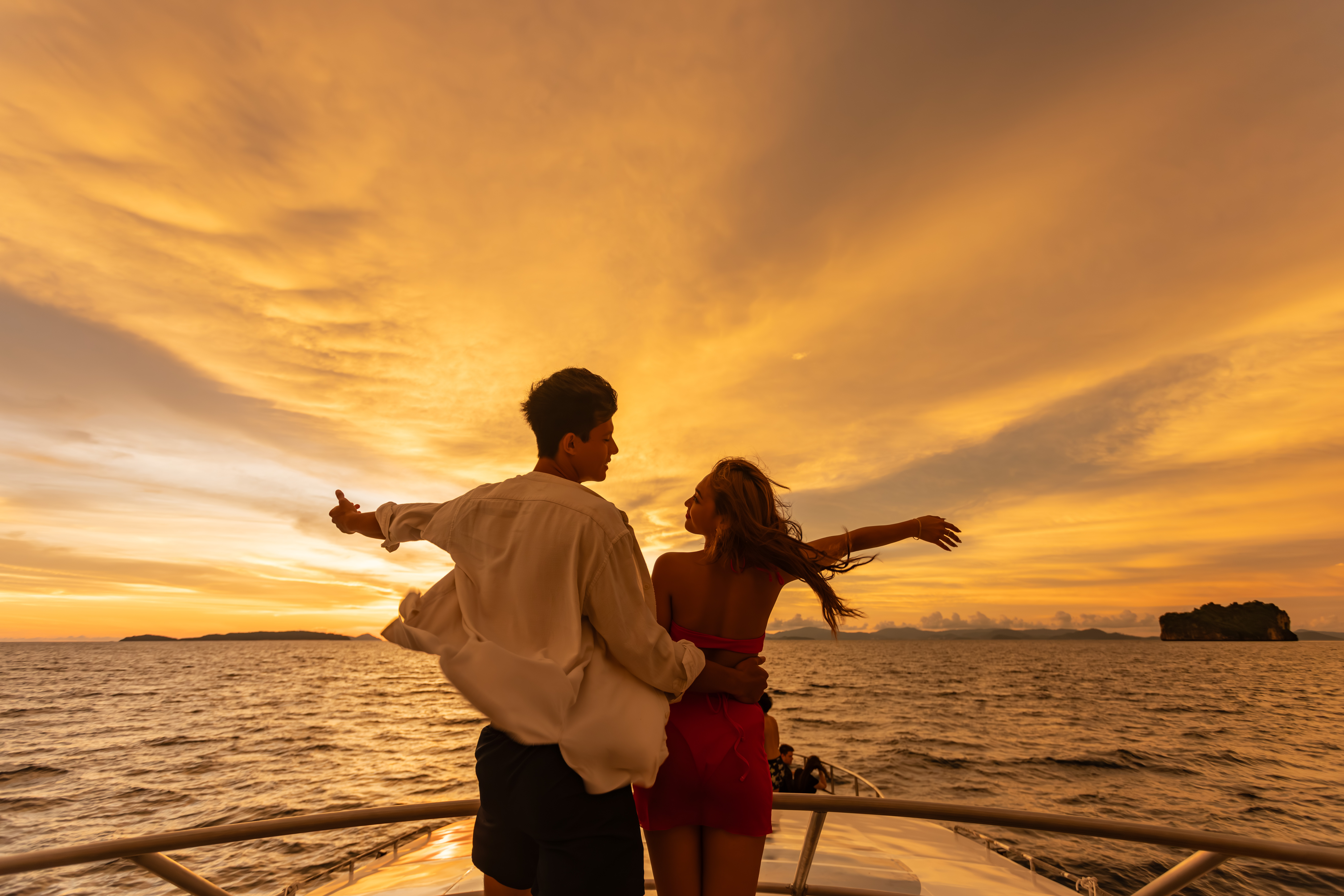 Phi Phi + Maya Bay + Bamboo Island + Maiton Island by Speed Catamaran 