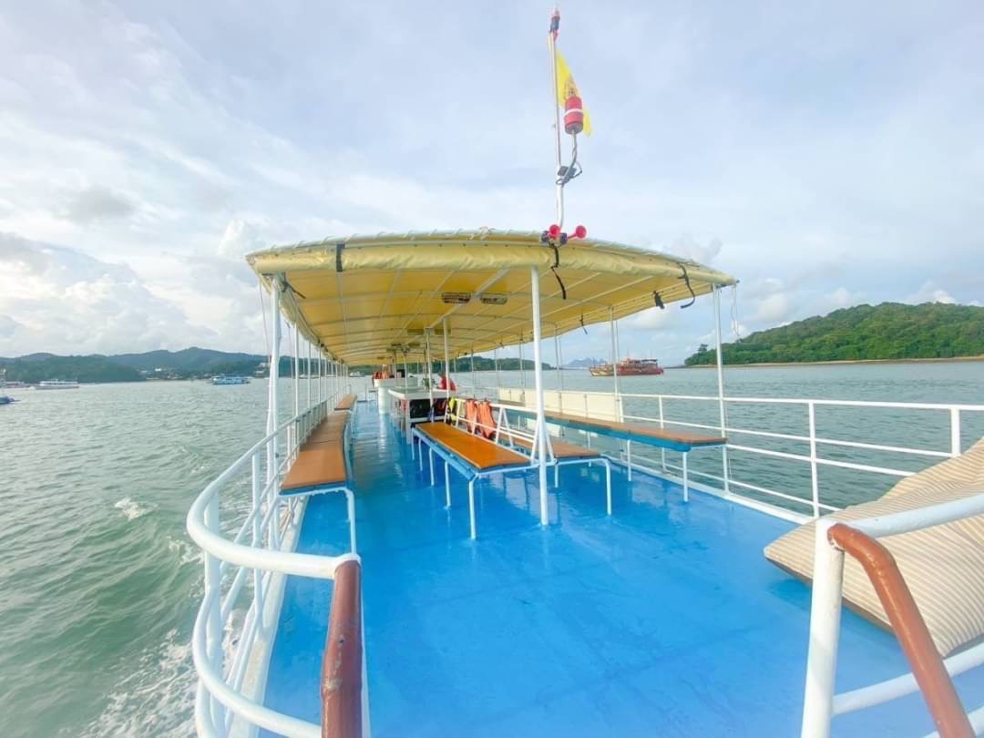 Jamesbond islands by Big boat STANDARD TOUR