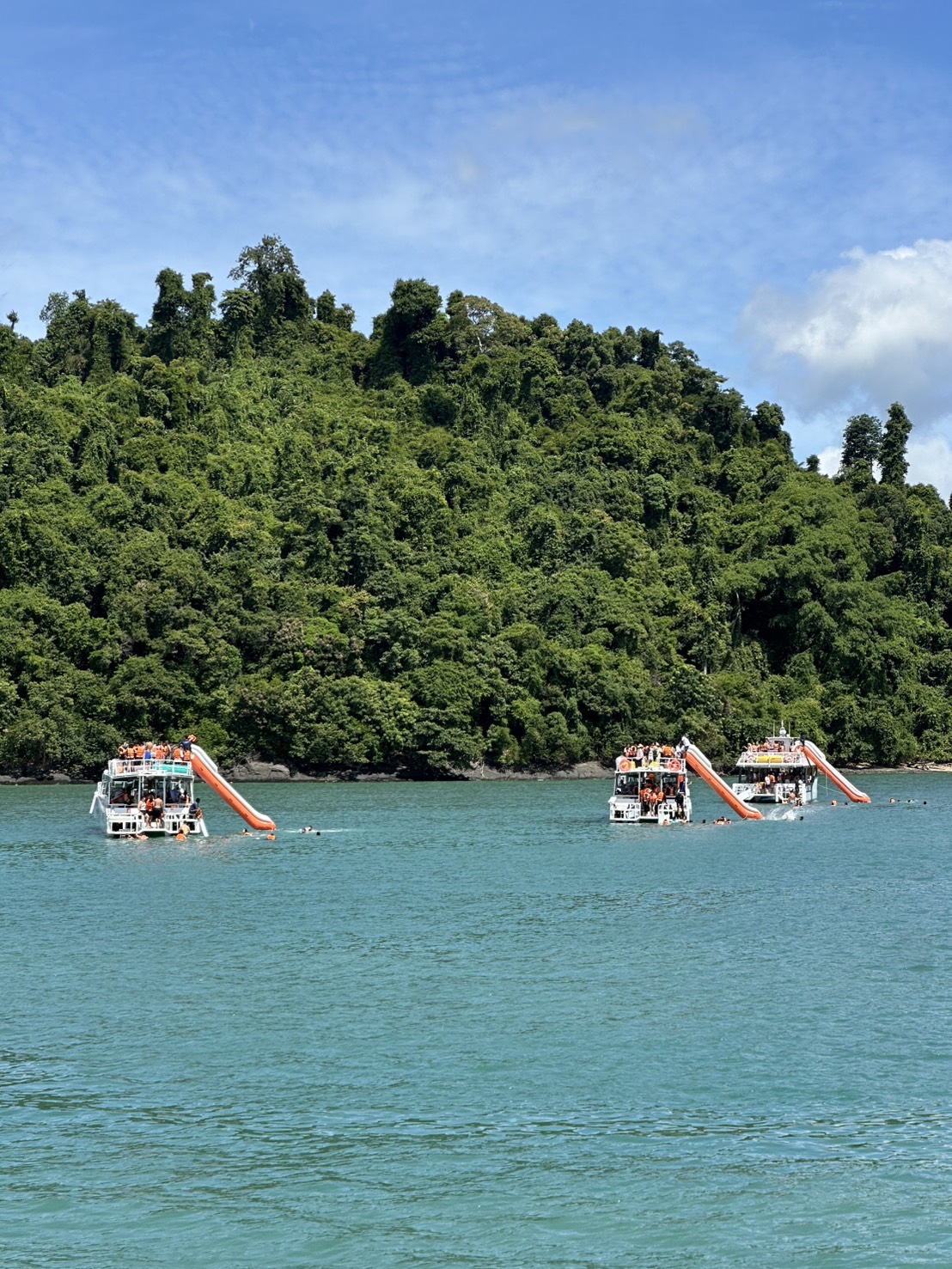 Phi Phi + Maya bay + Khai Island by Speed Catamaran PREMIUM SERVICE
