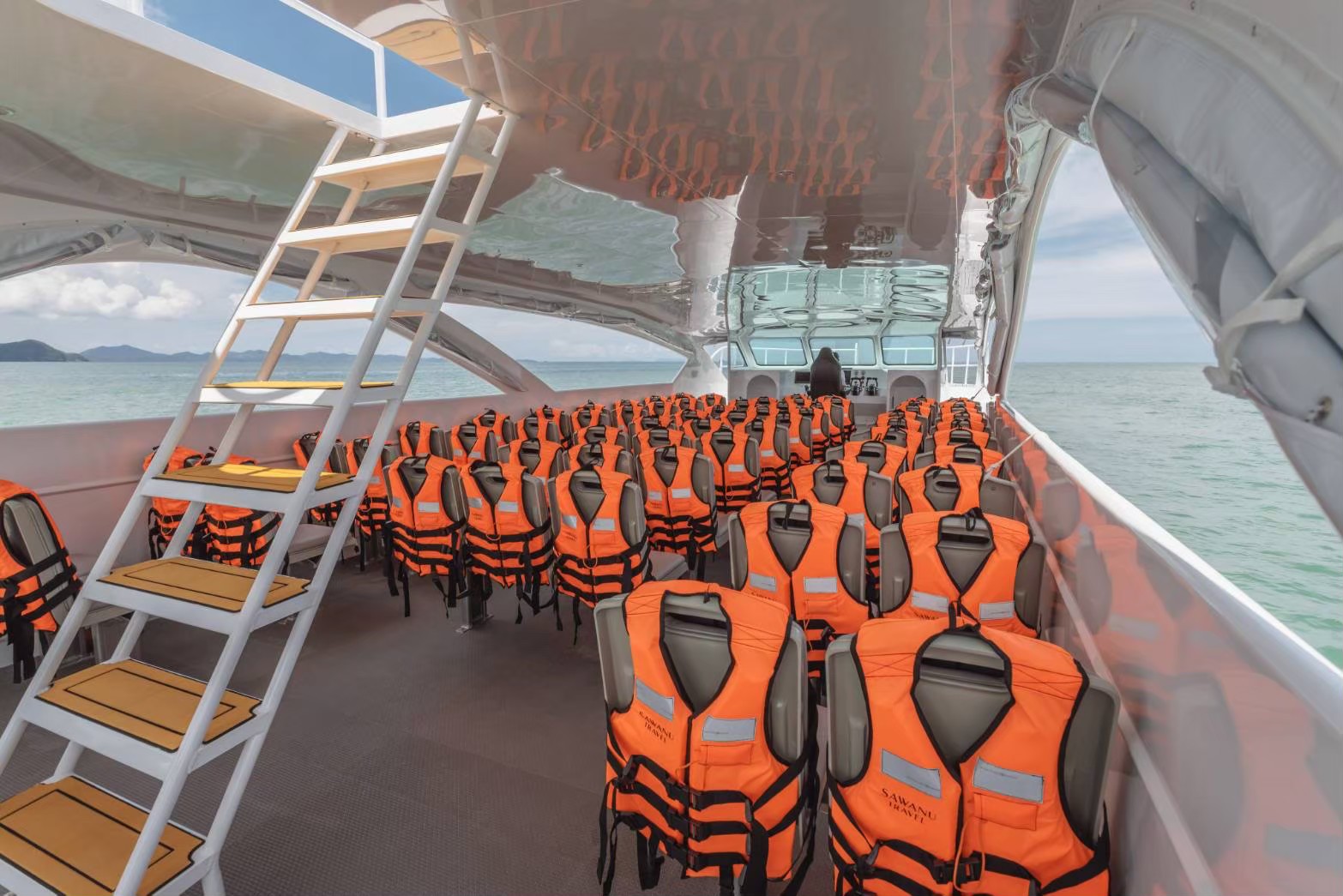 Phi Phi + Maya bay + Khai Island by Speed Catamaran PREMIUM SERVICE