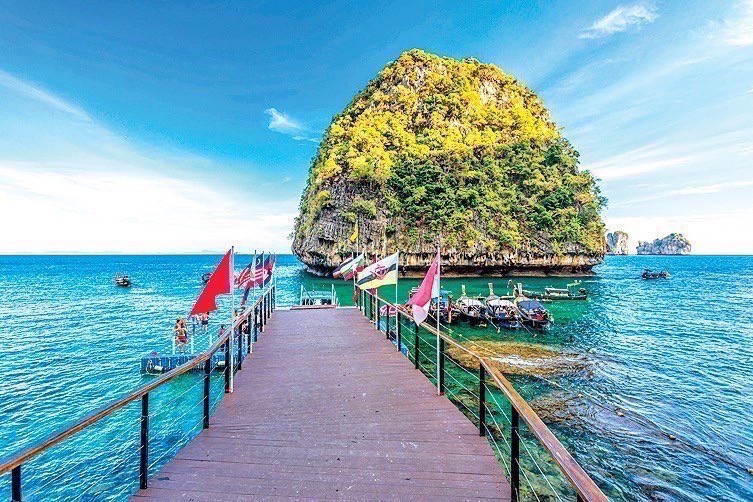 Phi Phi island by Luxury Speed Catamaran RECOMMEND 
