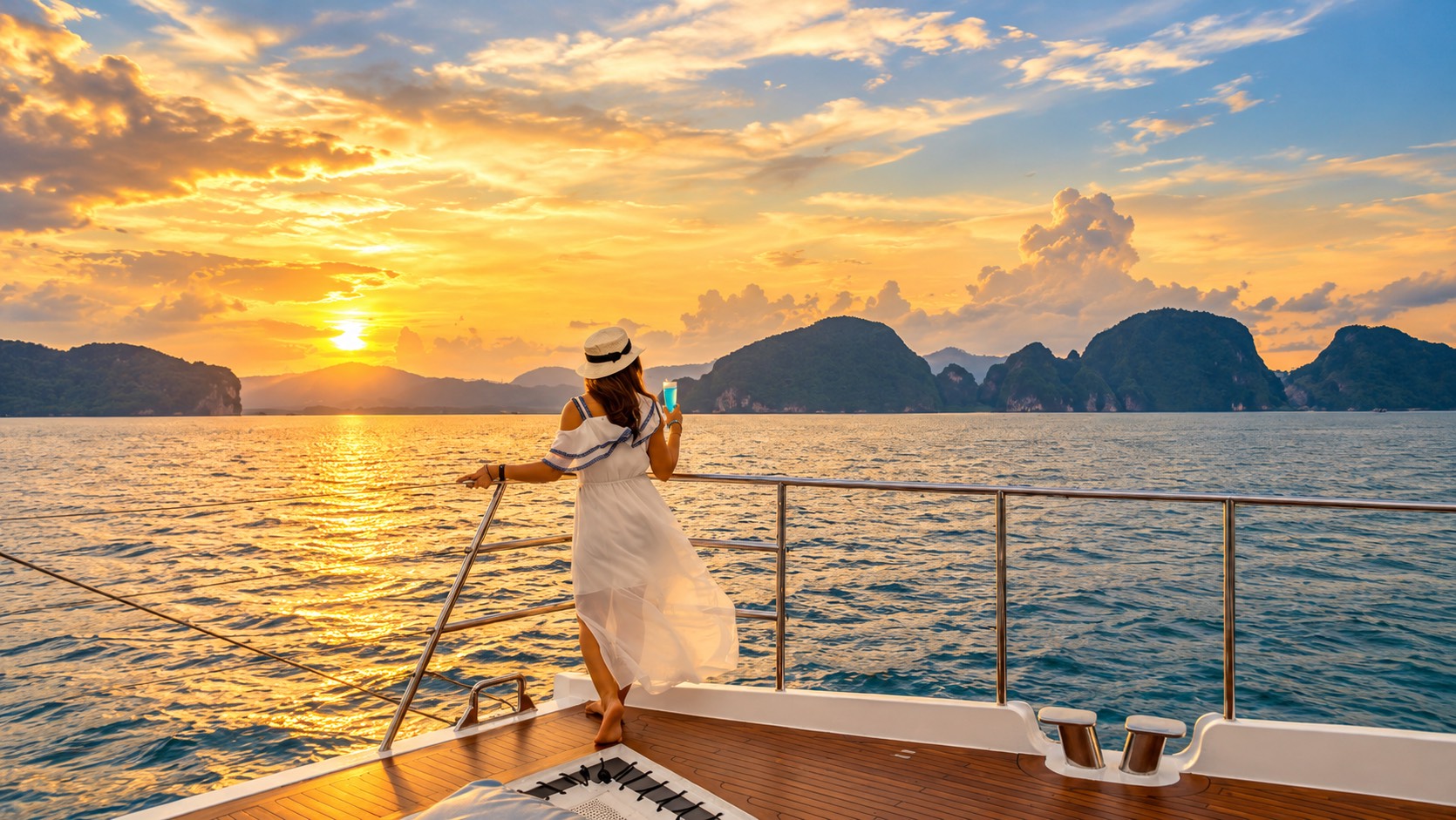๋Jamesbond island Luxury catamaran by SEANERY